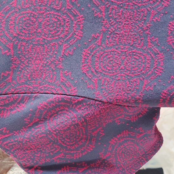 LuLaRoe Navy Pink Tshirt Women L - Picture 3 of 7